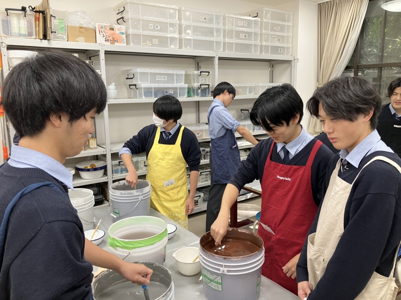 授業の様子～陶芸～