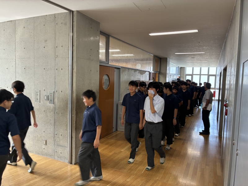 防災訓練と終業式が行われました