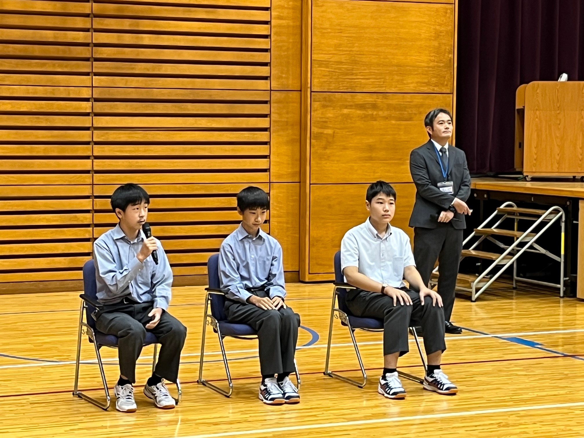 在校生が手伝ってくれました　【中学学校説明会】